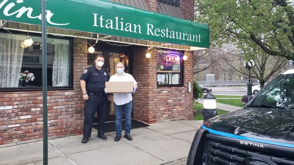 Da Nina staff donating food during the pandemic